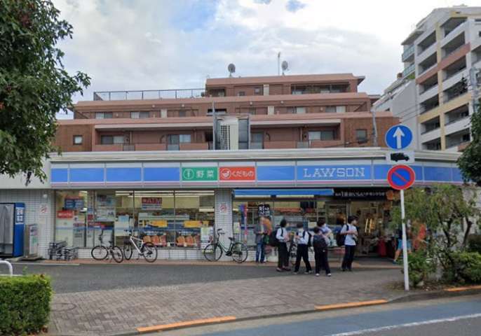 コンビニ　ローソン大井三丁目店（コンビニ）まで198m