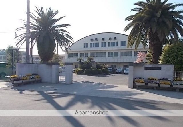 中学校　今治市立西中学校（中学校）まで110m