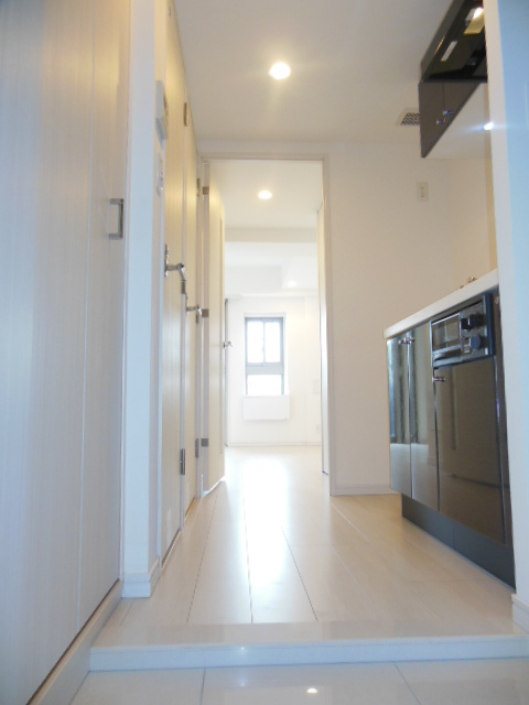 玄関　玄関入ると人感センサー付きライトが照らしてくれます☆