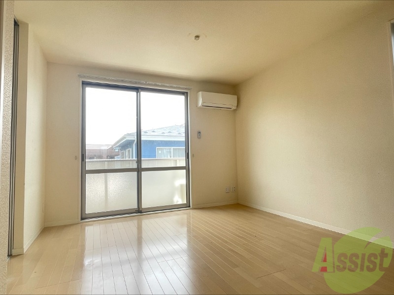 居室・リビング　リビングは１２．３帖のＬＤＫになっております。