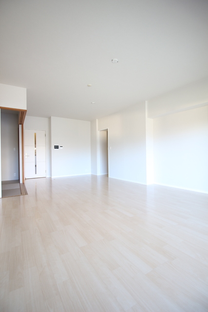 居室・リビング　２０７号室モデルルーム参照※階数によりお部屋の色味が変わる場