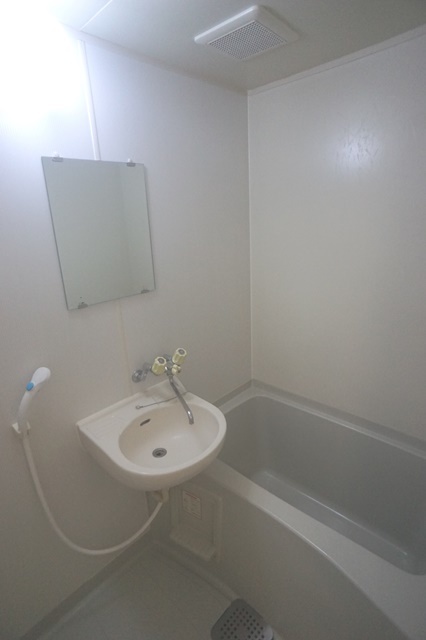 洗面設備　※同間取り１０３号室参照