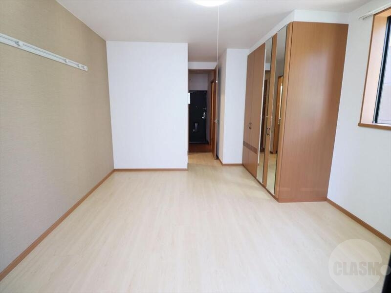 居室・リビング　９．４帖の洋室です