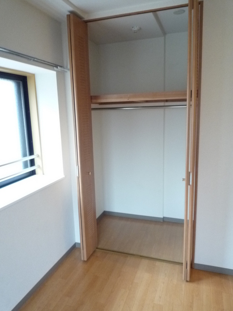 収納　北側の洋室のクローゼット収納