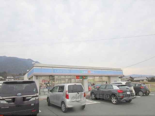 コンビニ　ローソン志賀荒川店（コンビニ）まで440m