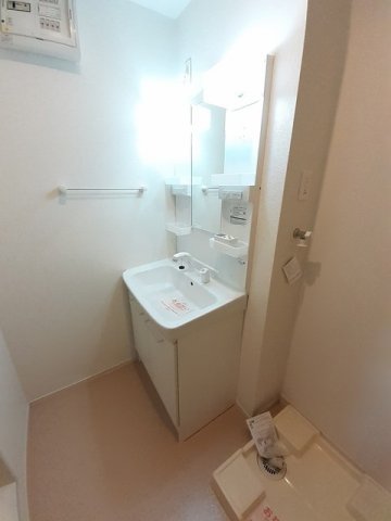 洗面設備　スペースが確保できる洗面所です