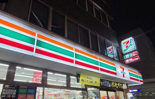 コンビニ　セブンイレブン横浜宮川町3丁目店（コンビニ）まで40m