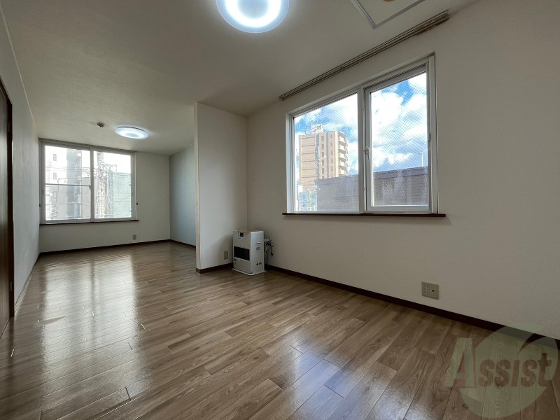 居室・リビング　広くてキレイなお部屋が広がっていて、充実した生活が送れそう。