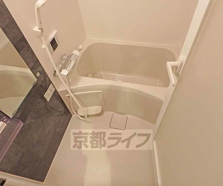 バス・シャワールーム　バスルームです。