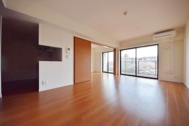 居室・リビング　★16.4帖の床暖房付のゆったりリビングです★