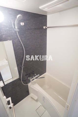 バス・シャワールーム　雨の日でも安心の浴室乾燥機付きです♪