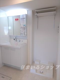 洗面設備　三面鏡付きシャンプードレッサー