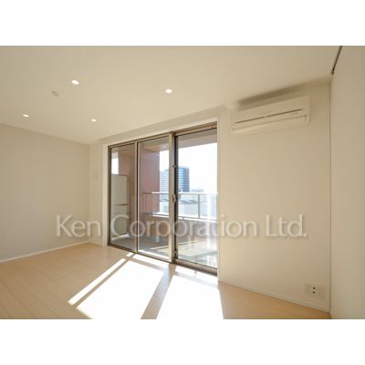 居室・リビング　同タイプ8階のお部屋を撮影。仕様が異なることがあります。