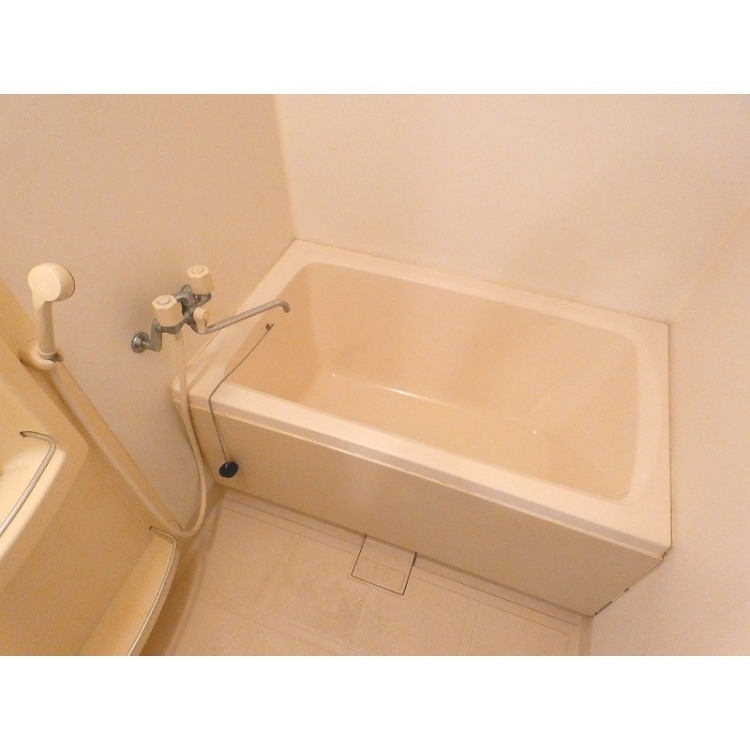 バス・シャワールーム　ワイドな浴槽