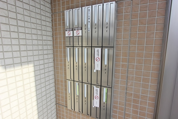 ロビー　ポスト