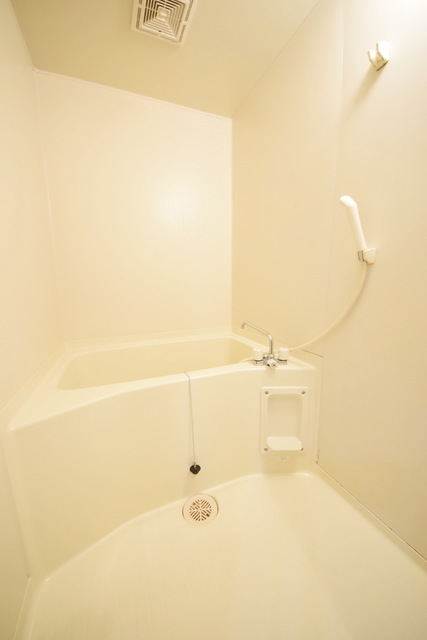 バス・シャワールーム　～１日の疲れを流しましょう～