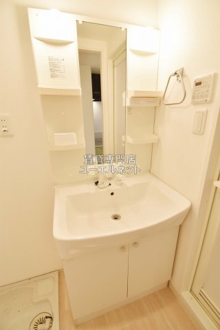 洗面設備　シャワー付洗面台