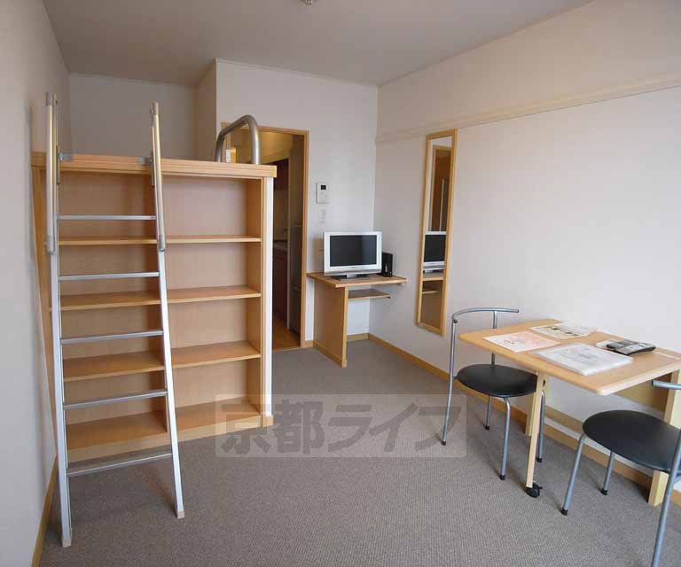 居室・リビング　家具家電付きですよ。