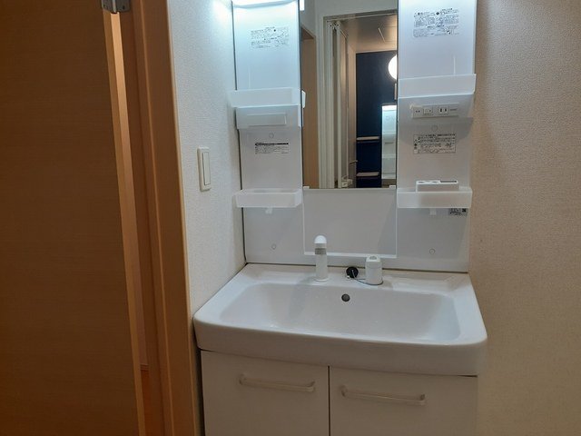 洗面設備　使いやすい洗面所です