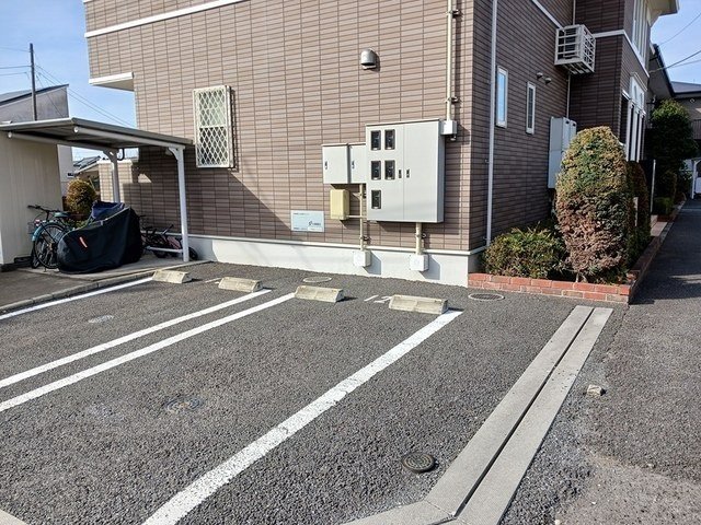 駐車場　駐車場に車を止められます