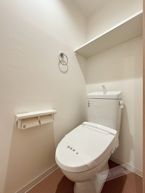 トイレ　温水洗浄便座付き♪