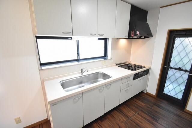 キッチン　まな板スペースもしっかりあるキッチンです