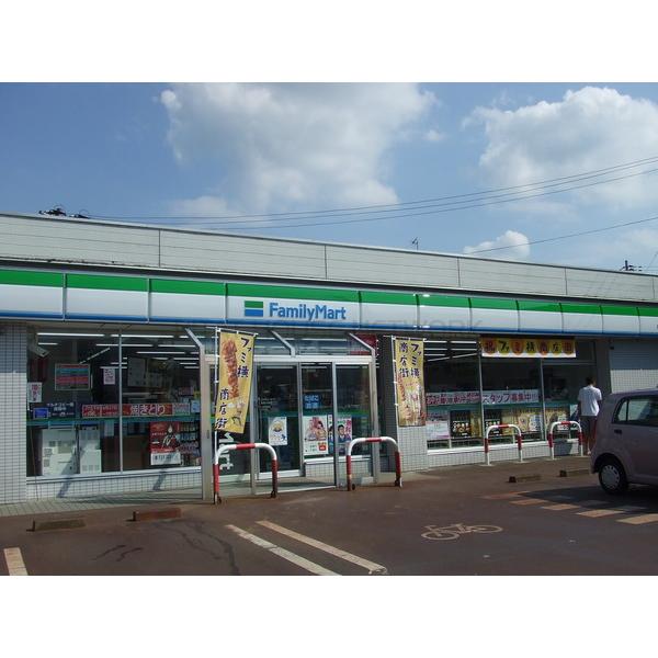 コンビニ　ファミリーマート長岡川崎店（コンビニ）まで810m