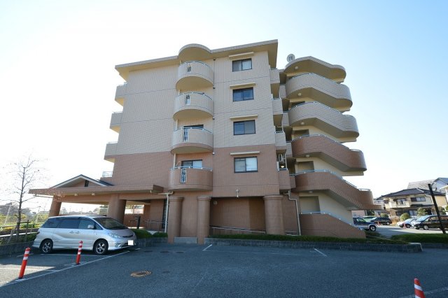 建物外観　エレベータ付きで、ベビーカーや重い荷物があっても便利！