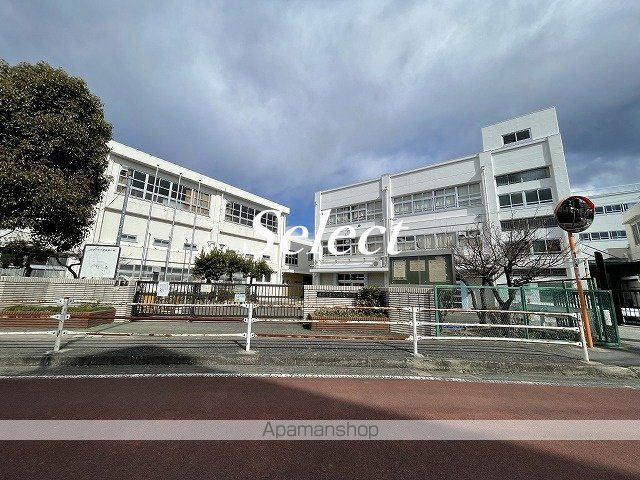 小学校　横浜市立六つ川台小学校（小学校）まで401m