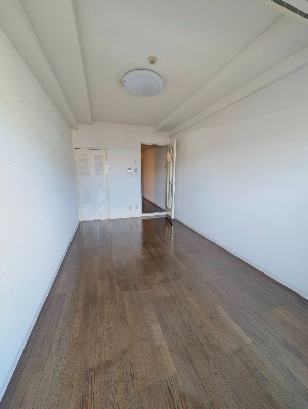 居室・リビング　※写真は別の部屋になります。