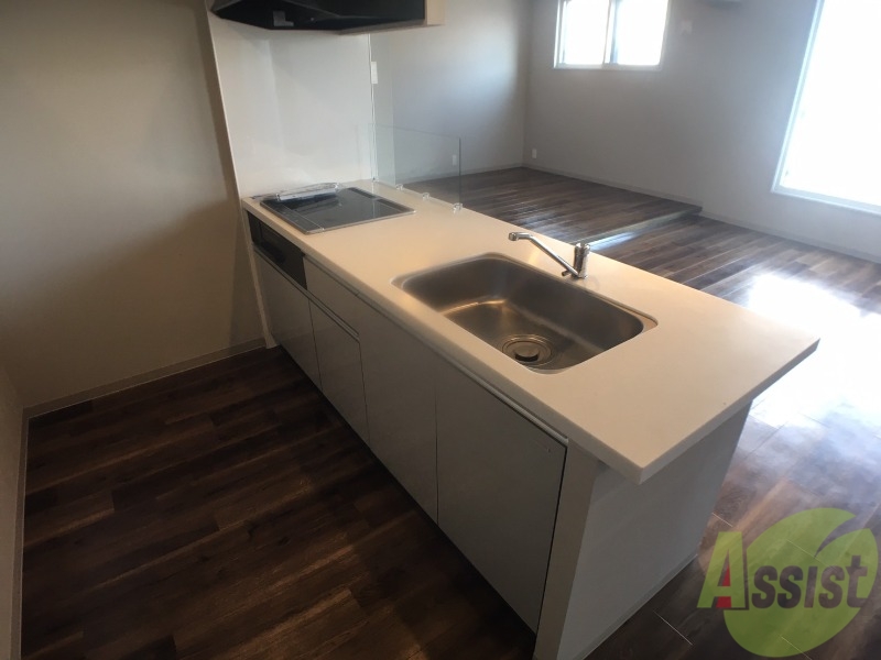 キッチン　ＩＨクッキングヒーターです！お手入れも楽々ですね。