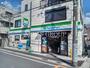 コンビニ　ファミリーマート世田谷北沢三丁目店（コンビニ）まで54m