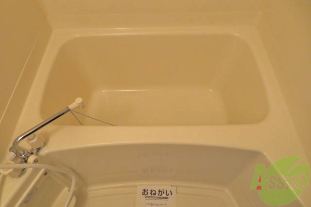 バス・シャワールーム　こちらのお風呂で一日の疲れを癒してください。