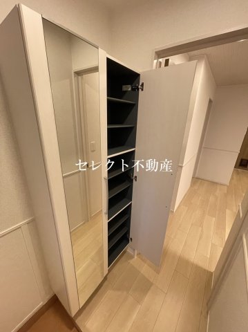 玄関　十分な収納スペースがあります