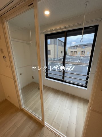 バルコニー　落ち着いた色調のトイレです