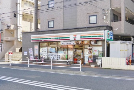 コンビニ　セブンイレブン 横浜岸根町店（コンビニ）まで711m