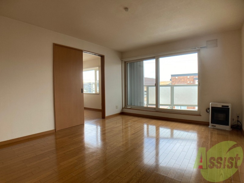 居室・リビング　広くてキレイなお部屋が広がっていて、充実した生活が送れそう。