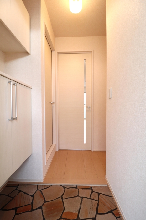 玄関　（同間取参考写真）