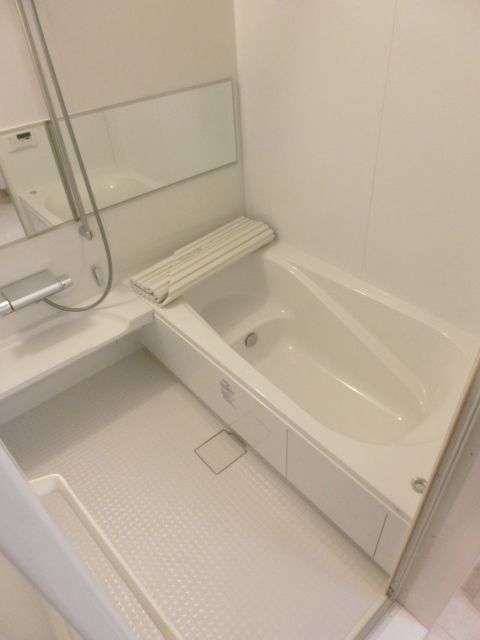 バス・シャワールーム　ゆったりとした一坪の浴室は魅力的です