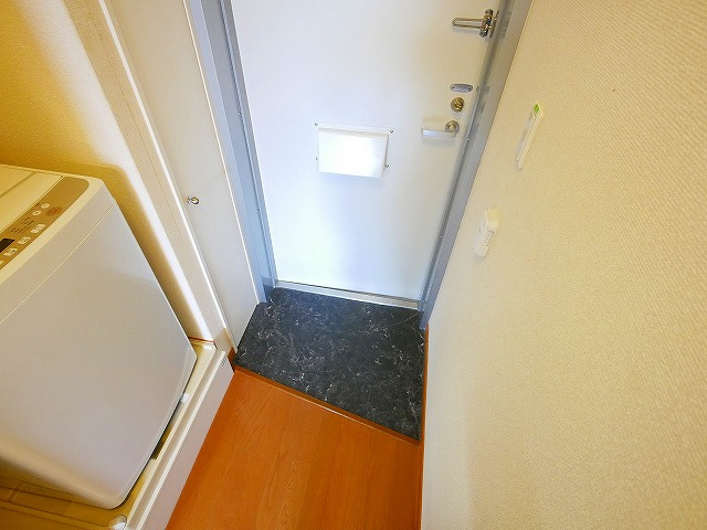 玄関　収納もある玄関です