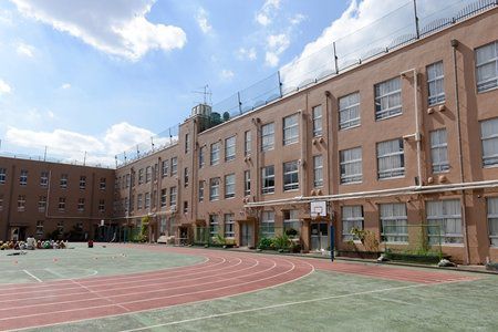 小学校　早稲田小学校（小学校）まで319m