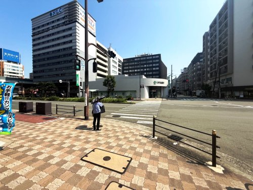 銀行　りそな銀行　新大阪駅前支店（銀行）まで305m