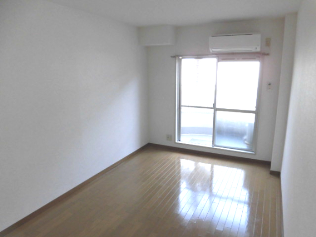 居室・リビング　６帖のきれいなお部屋です