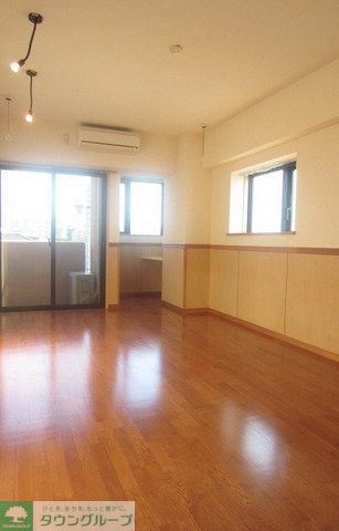 居室・リビング　２面採光の広いお部屋