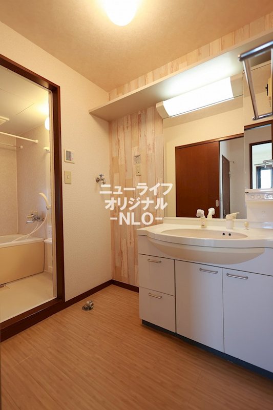 洗面設備　身支度も快適にできるワイドな洗面化粧台☆大きな一枚鏡を採用☆