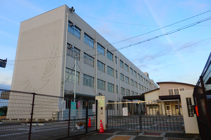 小学校　余部小学校（小学校）まで508m