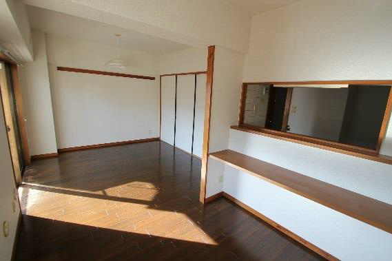 シーガル海老塚の居間写真