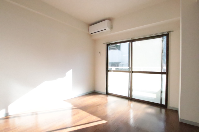 居室・リビング　明るい印象のお部屋です