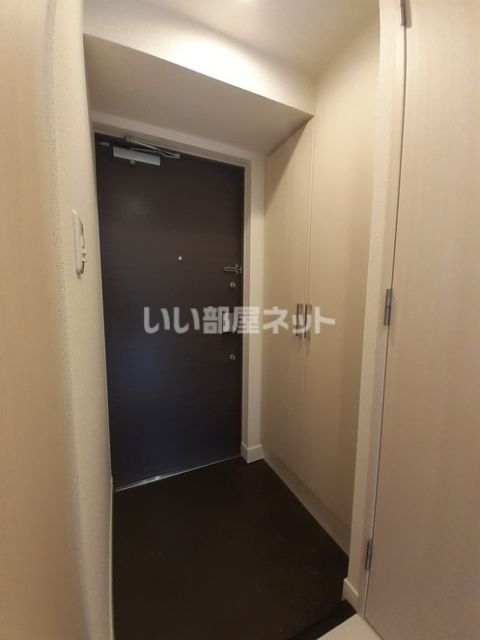 プレサンスみなと元町駅前の玄関写真