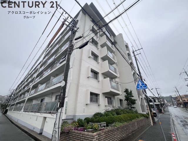 建物外観　エレベーター付きで重い荷物も楽に運べます